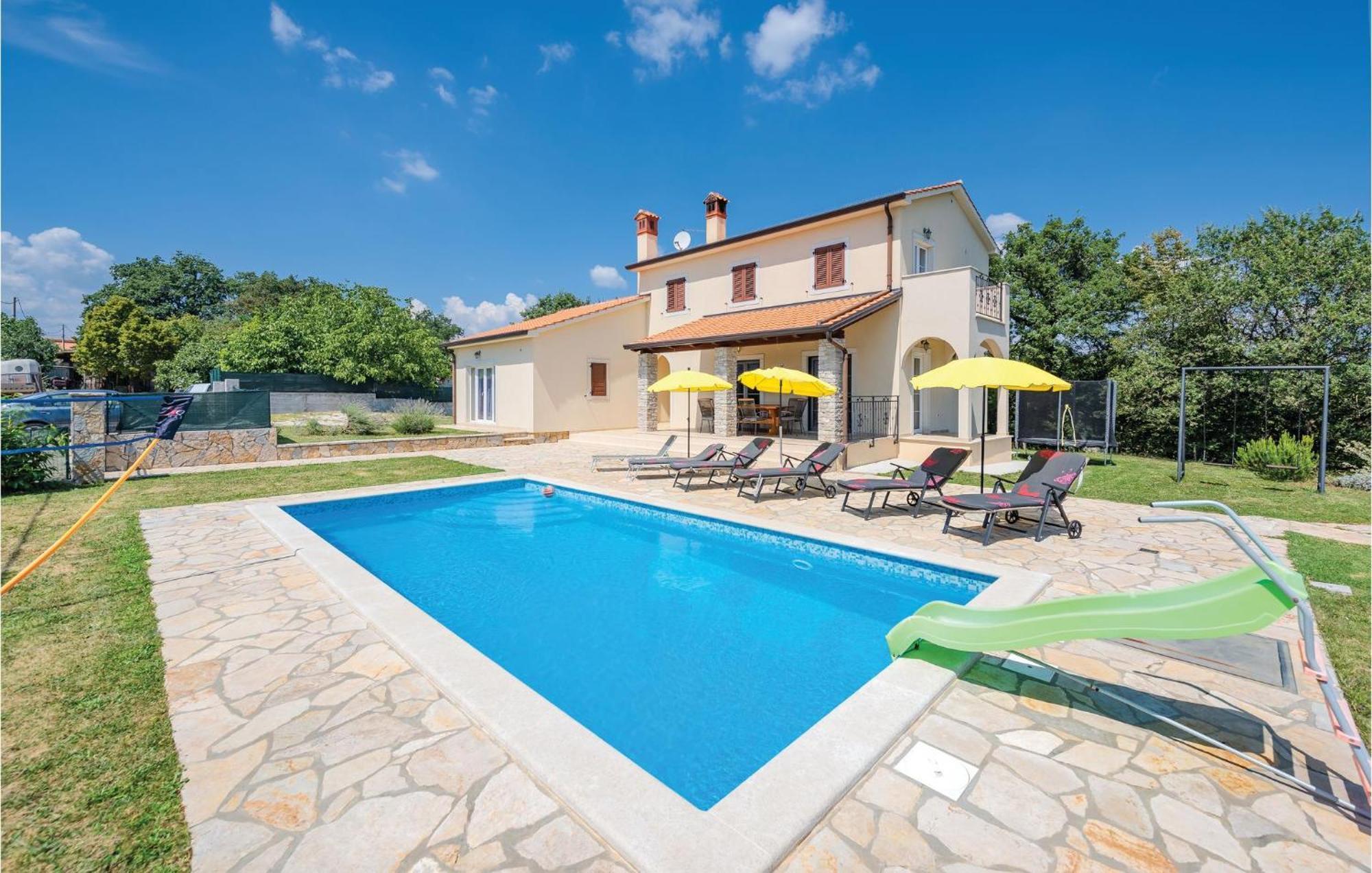 Nice In Bregi With Outdoor Swimming Pool Katun Gracanski